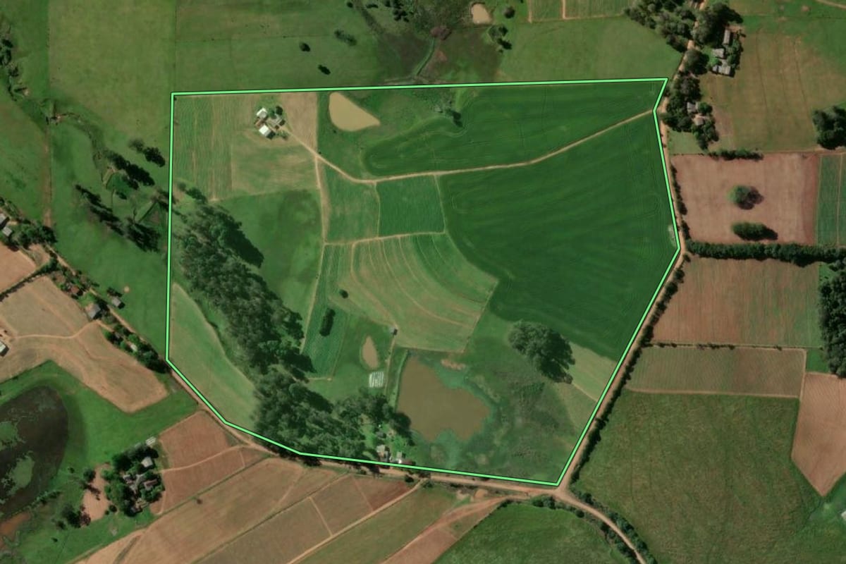 Imagem de satélite do imóvel rural em Rio Pardo (RS), com o contorno declarado no CAR desenhado por cima.