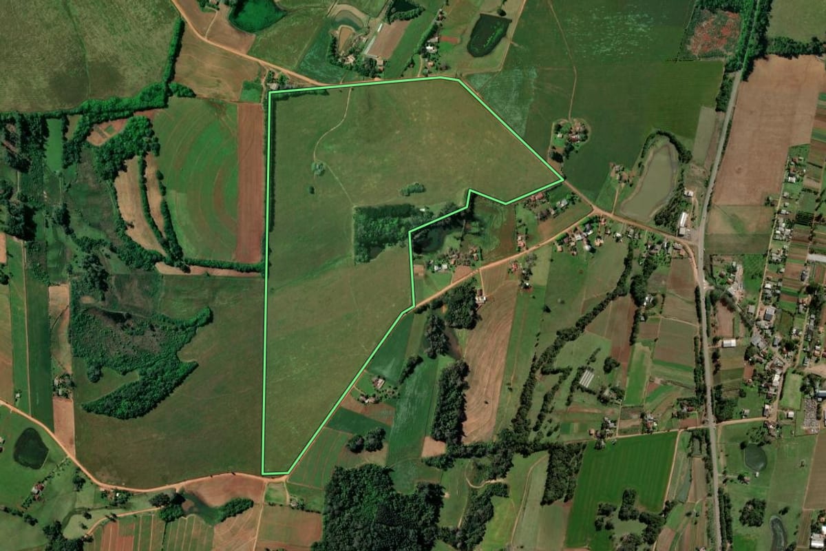 Imagem de satélite do imóvel rural em Rio Pardo (RS), com o contorno declarado no CAR desenhado por cima.