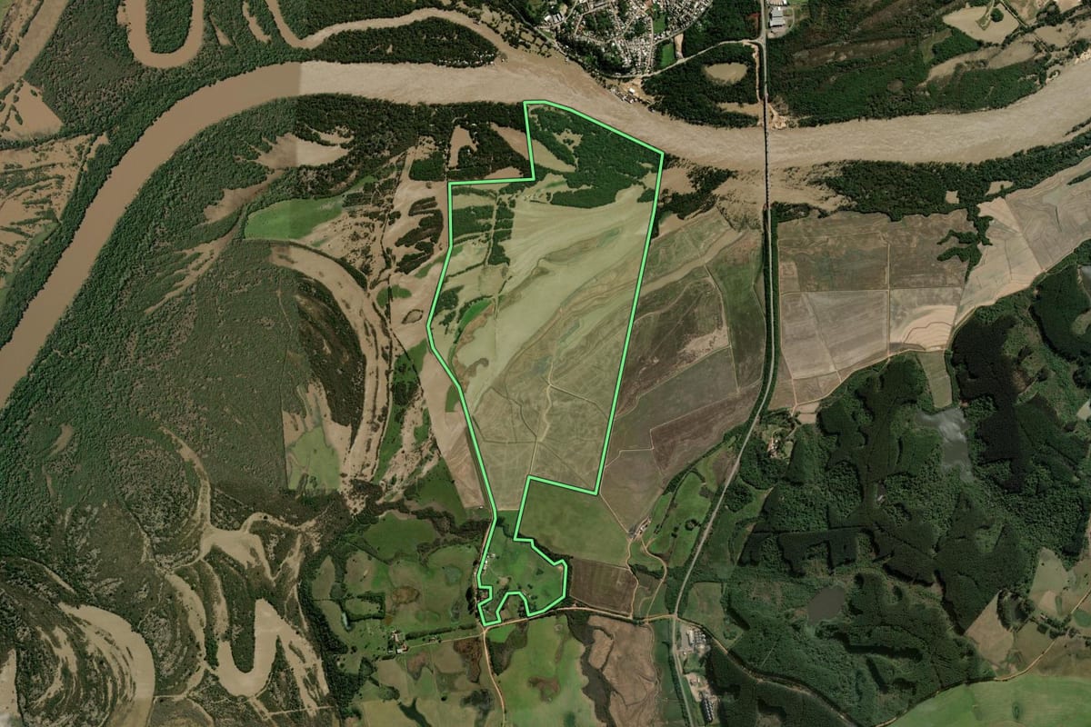 Imagem de satélite do imóvel rural em Rio Pardo (RS), com o contorno declarado no CAR desenhado por cima.