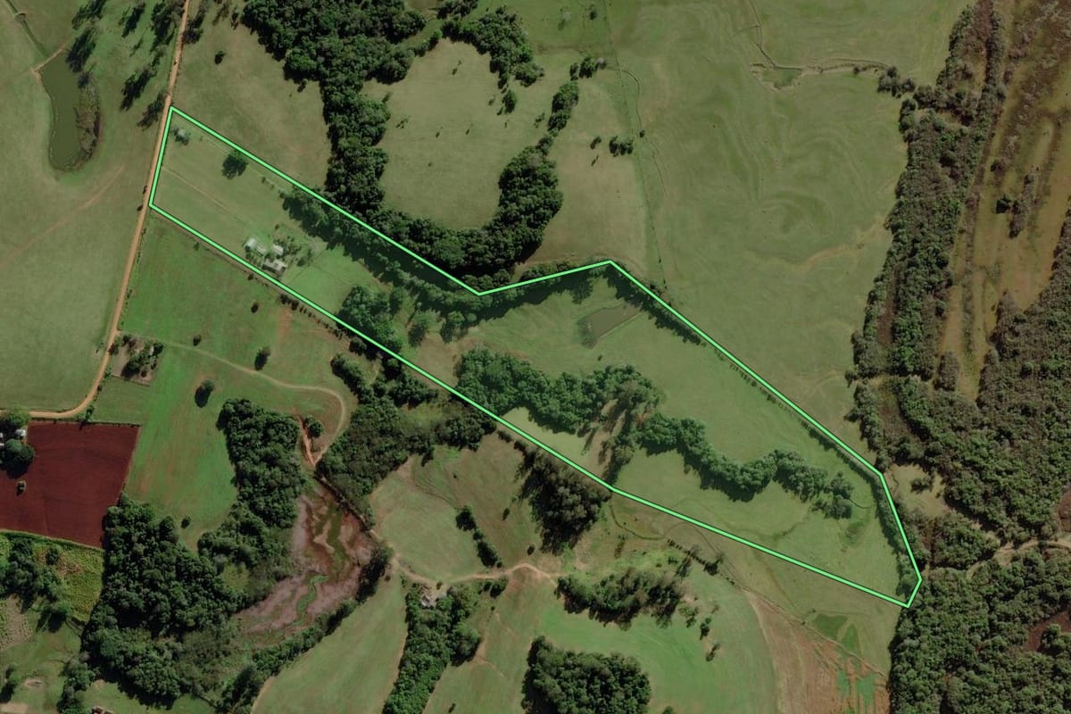 Imagem de satélite do imóvel rural em Rio Pardo (RS), com o contorno declarado no CAR desenhado por cima.