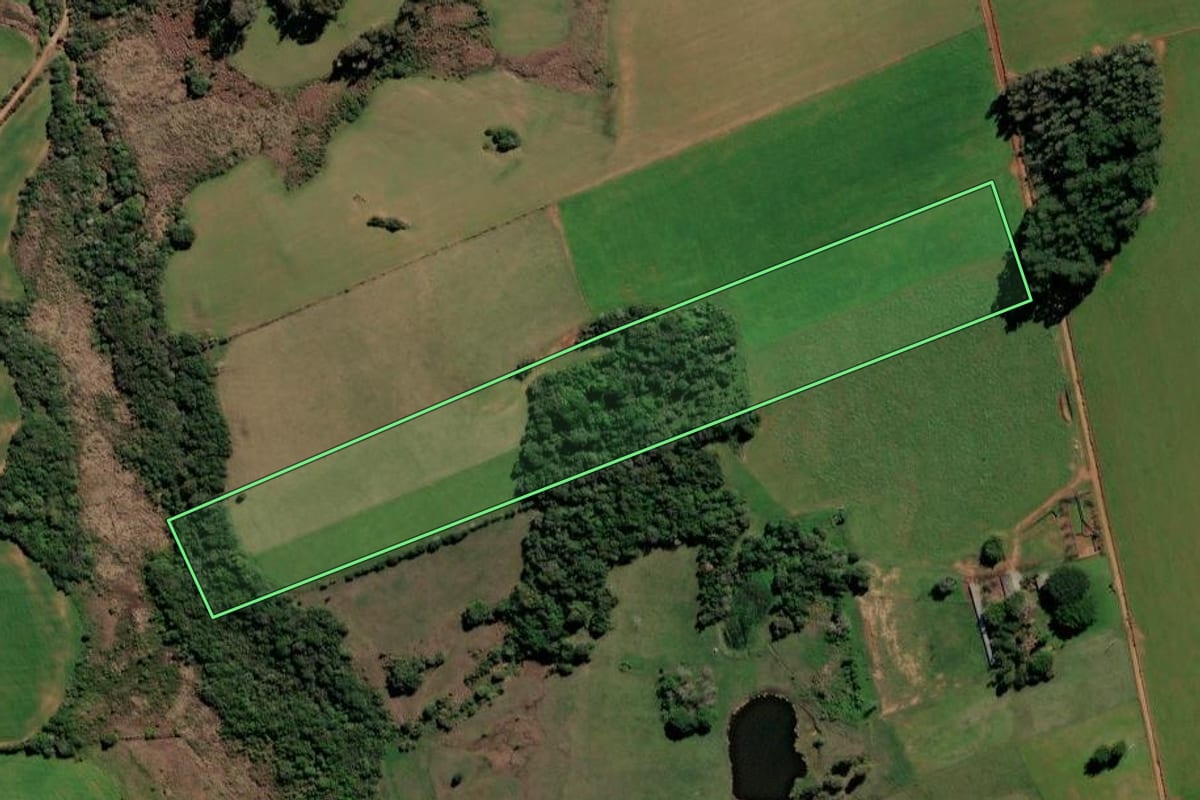 Imagem de satélite do imóvel rural em Rio Pardo (RS), com o contorno declarado no CAR desenhado por cima.