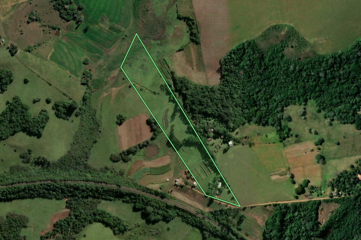 Imagem de satélite do imóvel rural em Rio Pardo (RS), com o contorno declarado no CAR desenhado por cima.