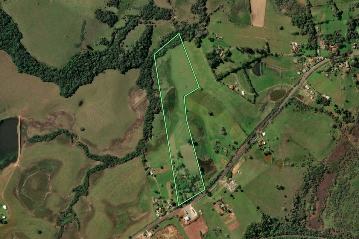 Imagem de satélite do imóvel rural em Rio Pardo (RS), com o contorno declarado no CAR desenhado por cima.