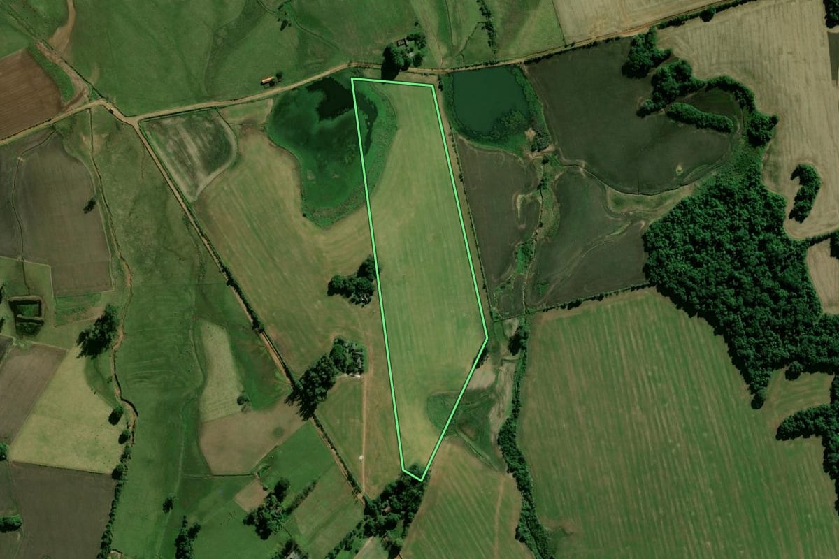 Imagem de satélite do imóvel rural em Rio Pardo (RS), com o contorno declarado no CAR desenhado por cima.