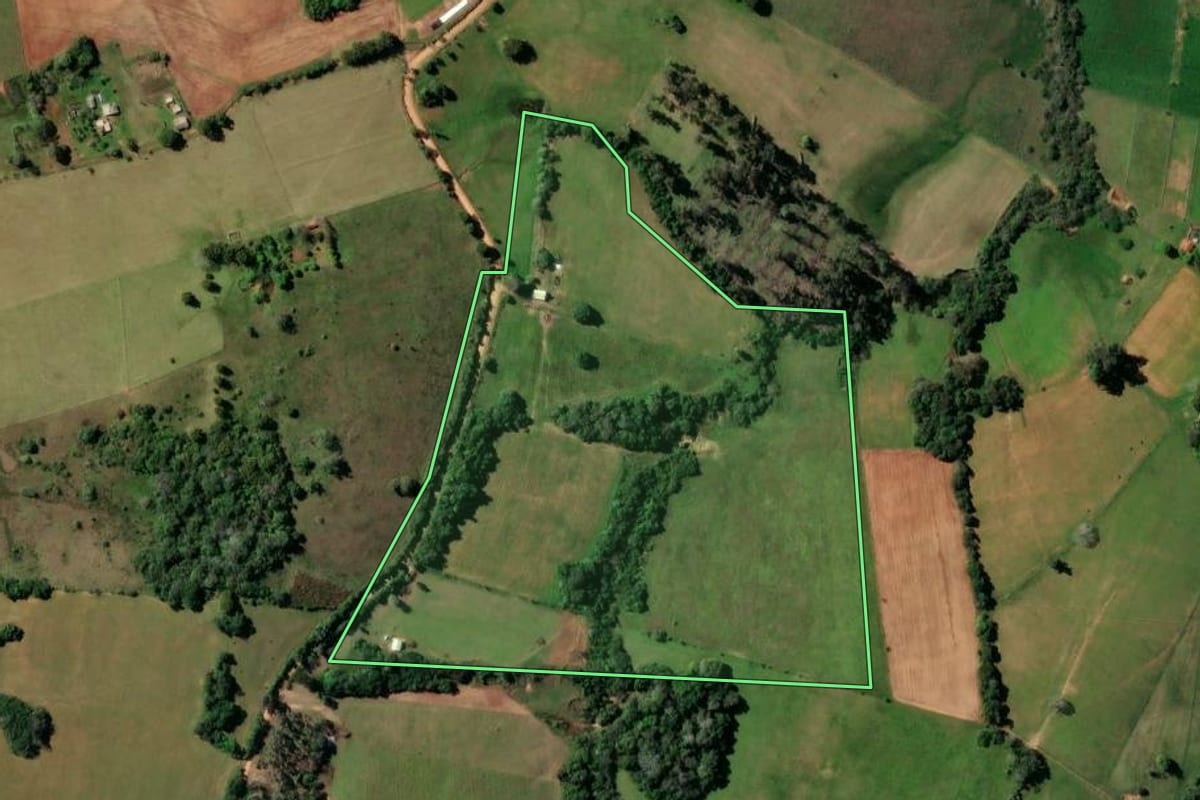 Imagem de satélite do imóvel rural em Rio Pardo (RS), com o contorno declarado no CAR desenhado por cima.