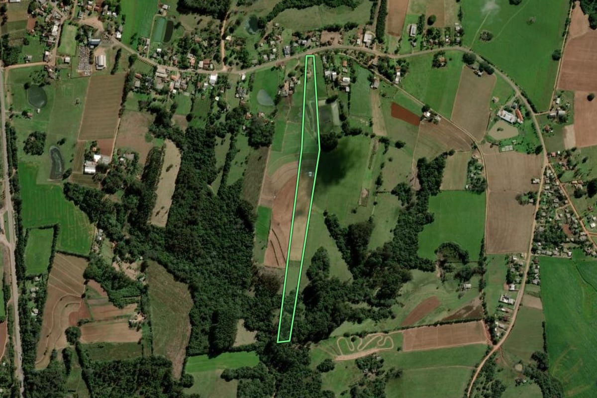 Imagem de satélite do imóvel rural em Rio Pardo (RS), com o contorno declarado no CAR desenhado por cima.