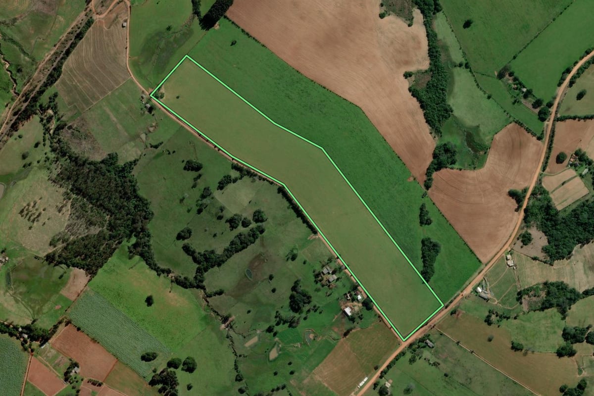 Imagem de satélite do imóvel rural em Rio Pardo (RS), com o contorno declarado no CAR desenhado por cima.