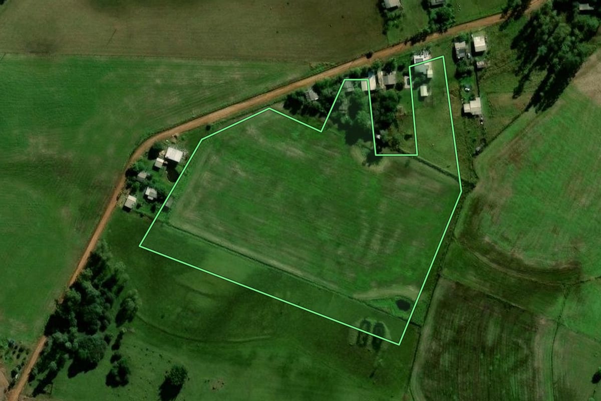 Imagem de satélite do imóvel rural em Rio Pardo (RS), com o contorno declarado no CAR desenhado por cima.