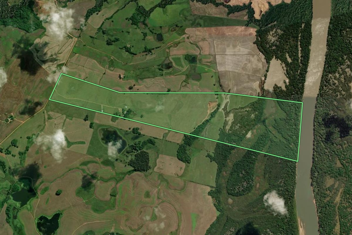 Imagem de satélite do imóvel rural em Rio Pardo (RS), com o contorno declarado no CAR desenhado por cima.