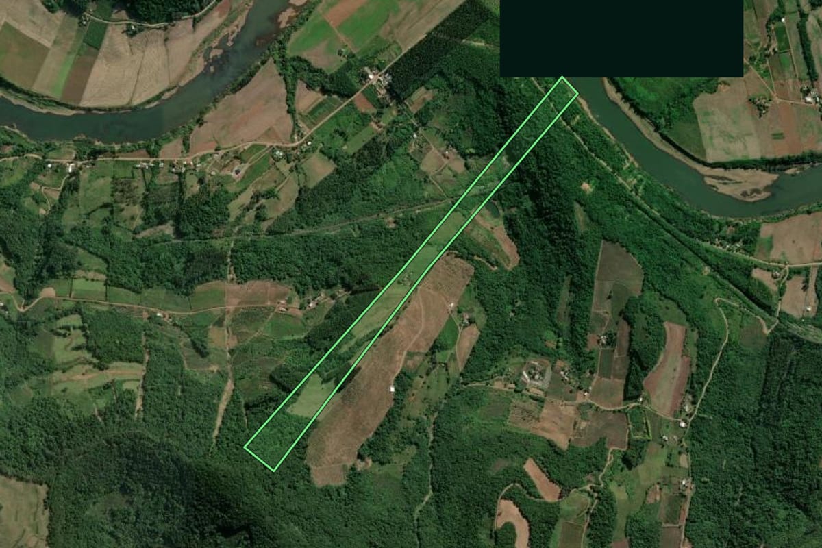 Imagem de satélite do imóvel rural em Roca Sales (RS), com o contorno declarado no CAR desenhado por cima.