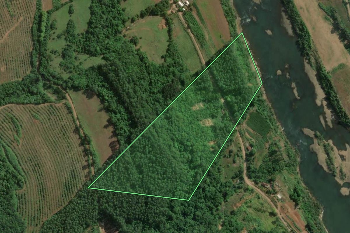 Imagem de satélite do imóvel rural em Roca Sales (RS), com o contorno declarado no CAR desenhado por cima.