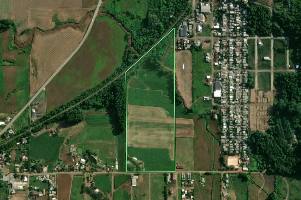 Imagem de satélite do imóvel rural em Roca Sales (RS), com o contorno declarado no CAR desenhado por cima.