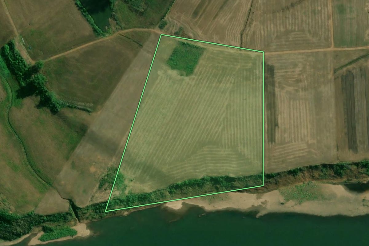 Imagem de satélite do imóvel rural em Roca Sales (RS), com o contorno declarado no CAR desenhado por cima.