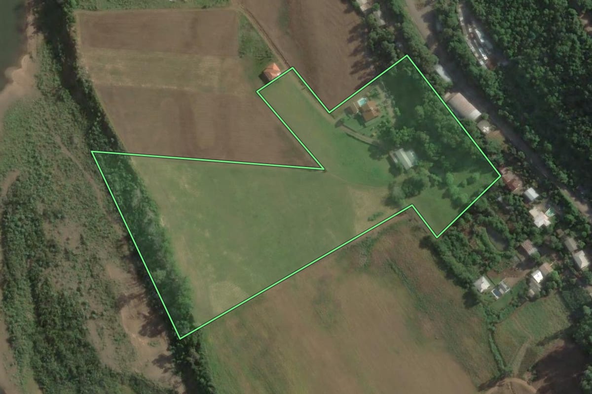 Imagem de satélite do imóvel rural em Roca Sales (RS), com o contorno declarado no CAR desenhado por cima.