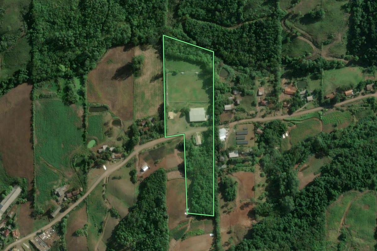 Imagem de satélite do imóvel rural em Roca Sales (RS), com o contorno declarado no CAR desenhado por cima.