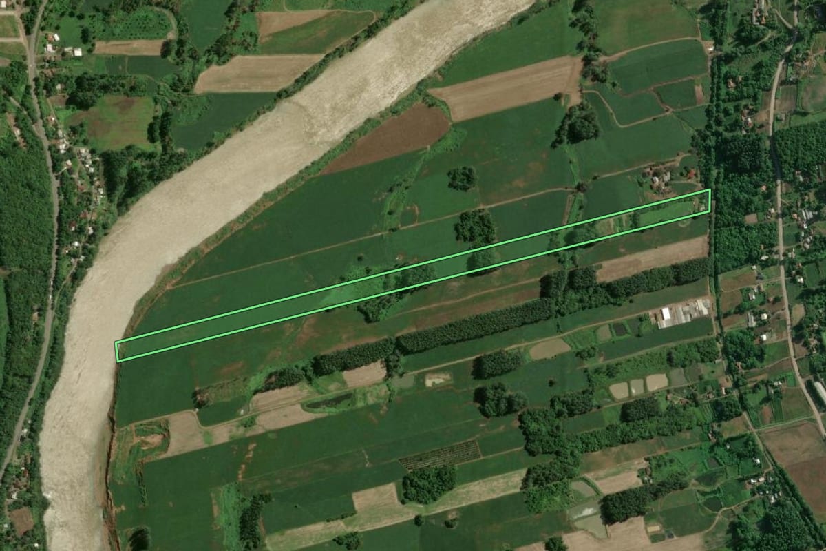 Imagem de satélite do imóvel rural em Roca Sales (RS), com o contorno declarado no CAR desenhado por cima.