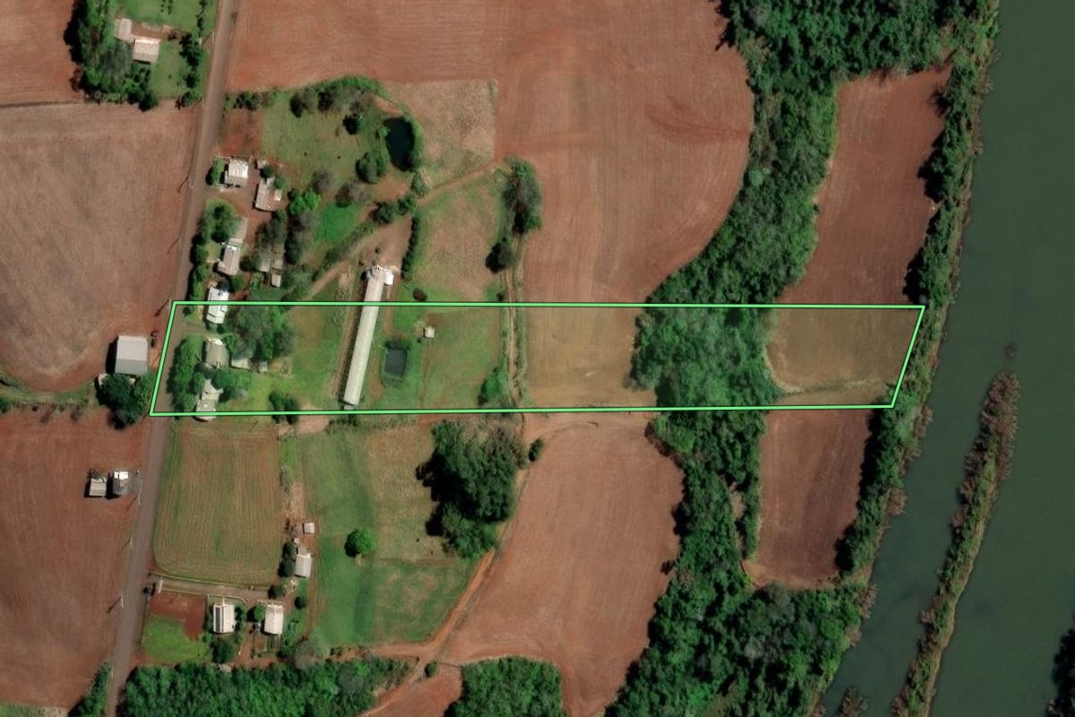Imagem de satélite do imóvel rural em Rodeio Bonito (RS), com o contorno declarado no CAR desenhado por cima.