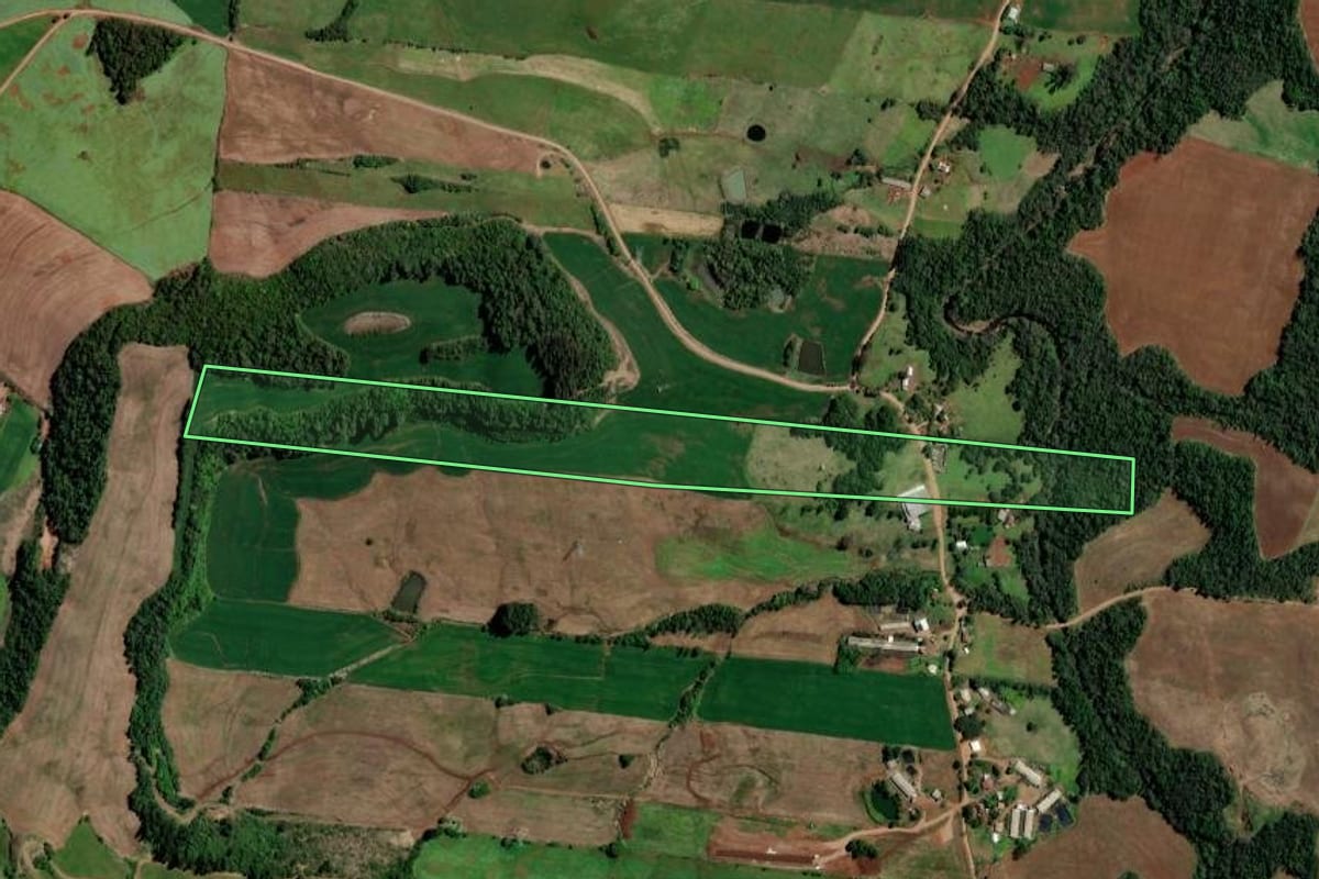 Imagem de satélite do imóvel rural em Rodeio Bonito (RS), com o contorno declarado no CAR desenhado por cima.