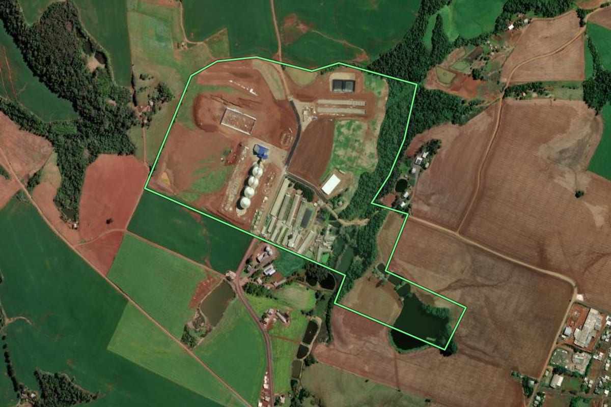 Imagem de satélite do imóvel rural em Rodeio Bonito (RS), com o contorno declarado no CAR desenhado por cima.