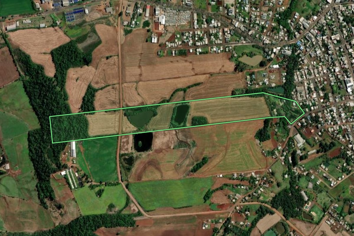 Imagem de satélite do imóvel rural em Rodeio Bonito (RS), com o contorno declarado no CAR desenhado por cima.