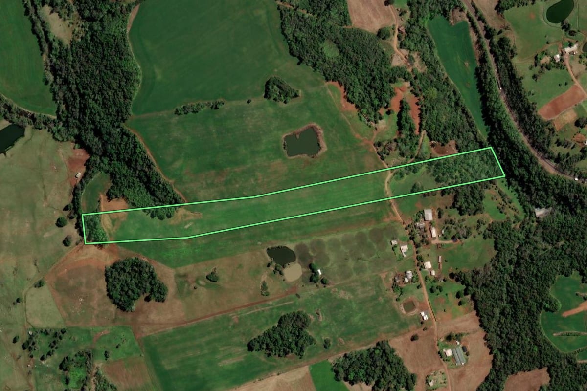 Imagem de satélite do imóvel rural em Rodeio Bonito (RS), com o contorno declarado no CAR desenhado por cima.