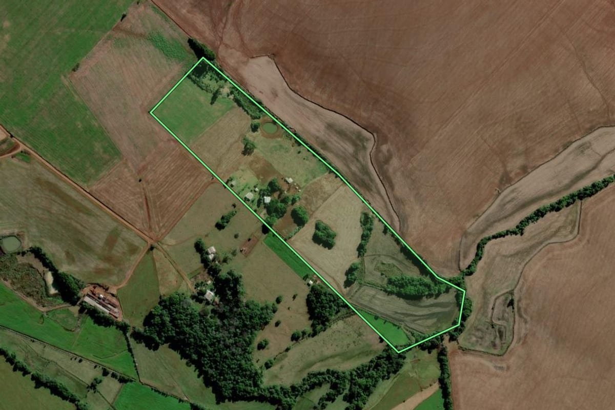 Imagem de satélite do imóvel rural em Rolador (RS), com o contorno declarado no CAR desenhado por cima.