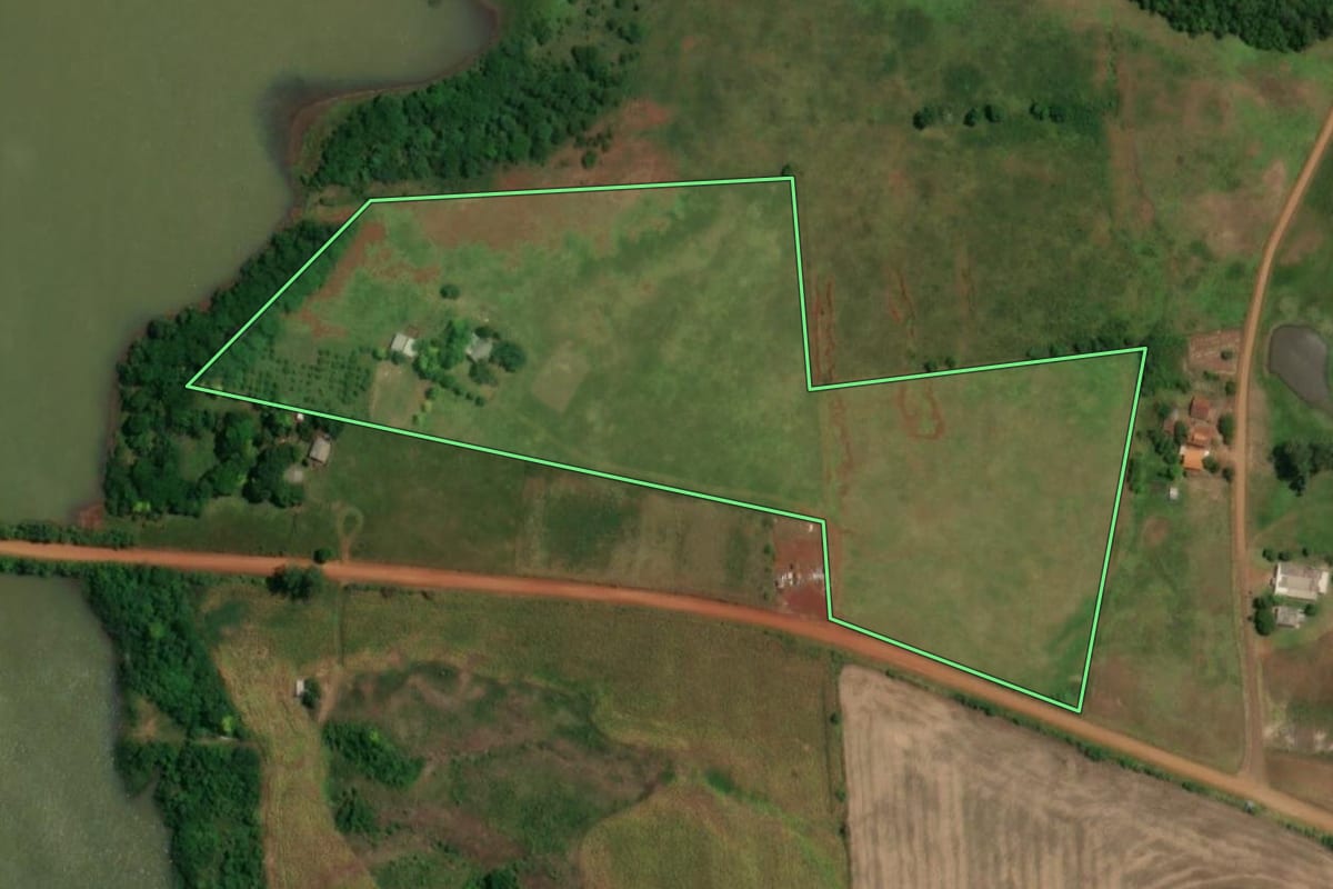 Imagem de satélite do imóvel rural em Rolador (RS), com o contorno declarado no CAR desenhado por cima.