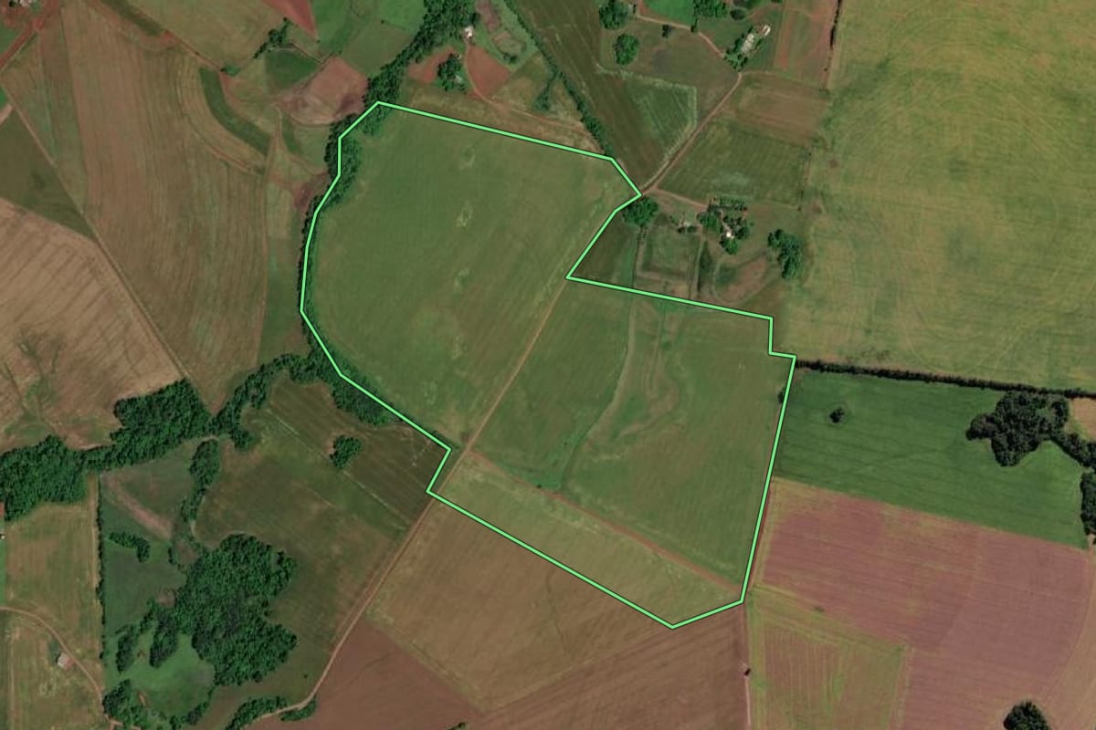 Imagem de satélite do imóvel rural em Rolador (RS), com o contorno declarado no CAR desenhado por cima.
