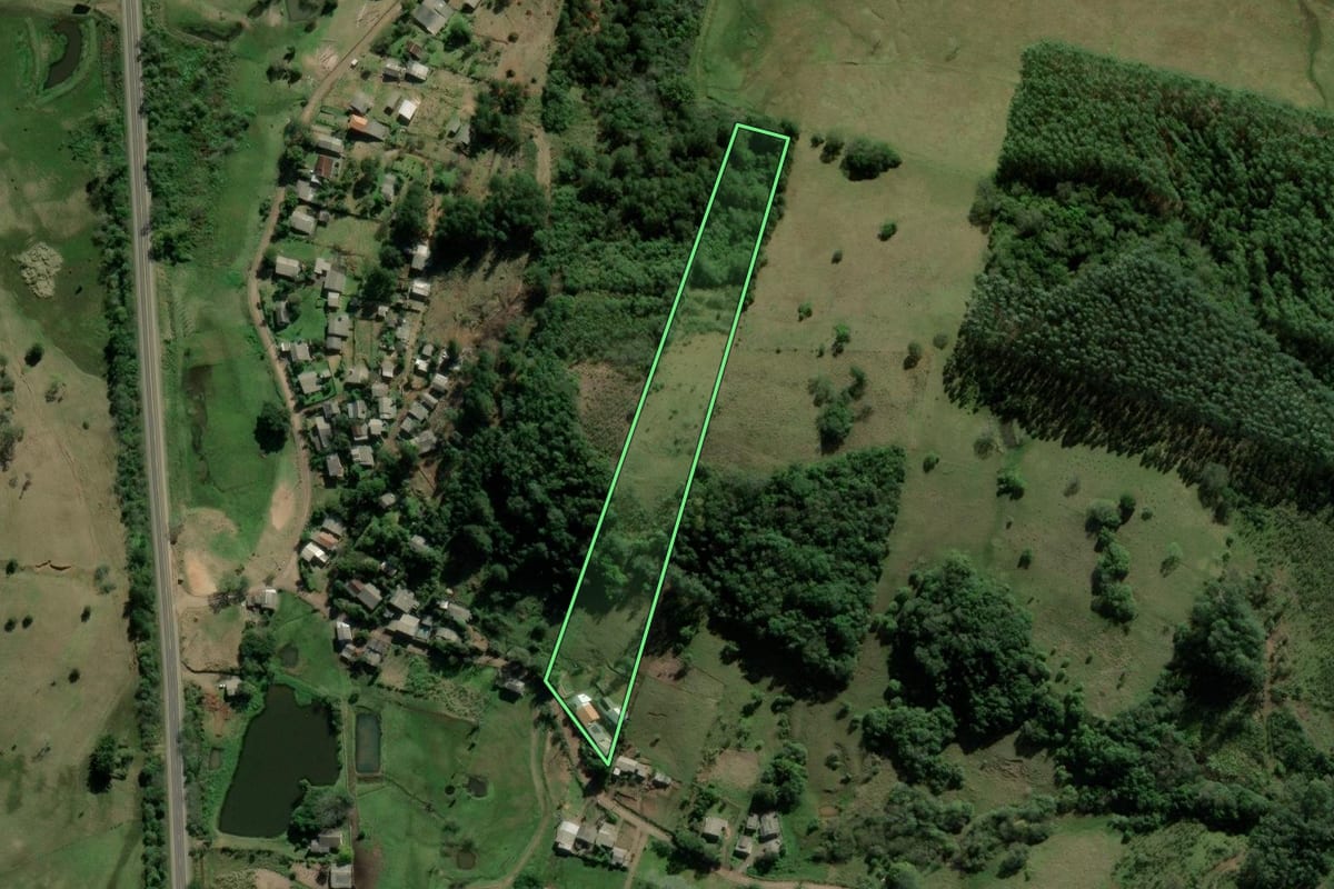 Imagem de satélite do imóvel rural em Rolante (RS), com o contorno declarado no CAR desenhado por cima.