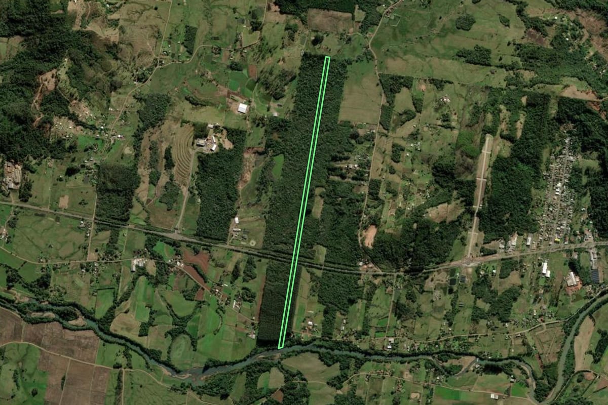 Imagem de satélite do imóvel rural em Rolante (RS), com o contorno declarado no CAR desenhado por cima.