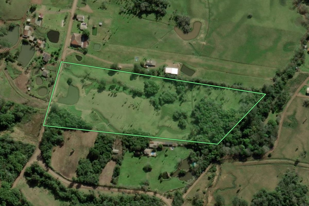 Imagem de satélite do imóvel rural em Rolante (RS), com o contorno declarado no CAR desenhado por cima.
