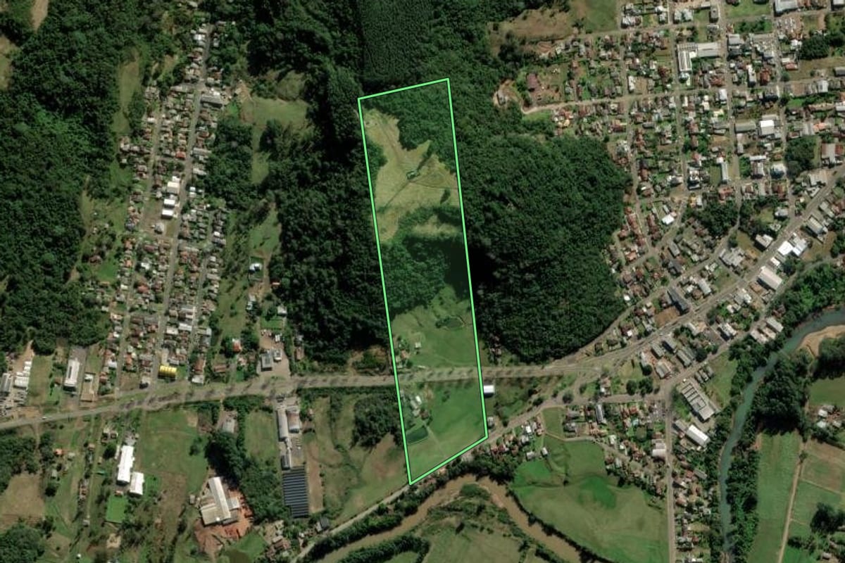 Imagem de satélite do imóvel rural em Rolante (RS), com o contorno declarado no CAR desenhado por cima.