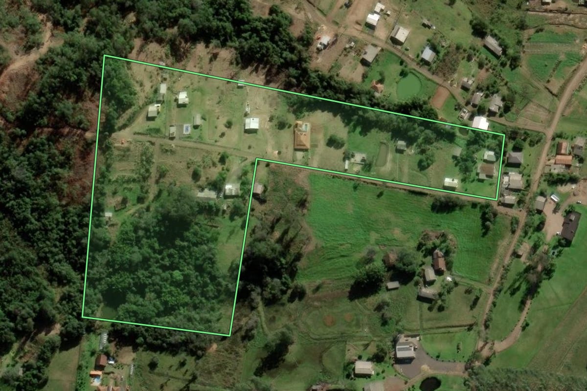 Imagem de satélite do imóvel rural em Rolante (RS), com o contorno declarado no CAR desenhado por cima.