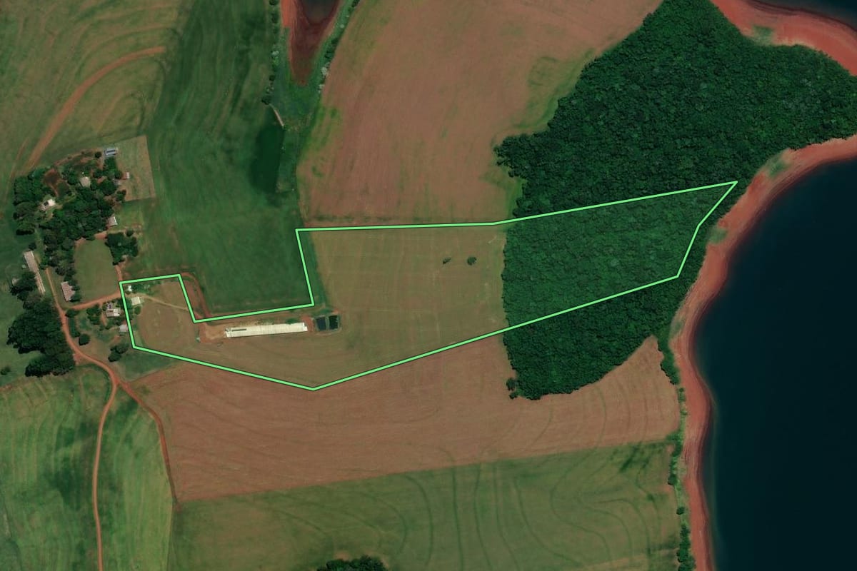 Imagem de satélite do imóvel rural em Ronda Alta (RS), com o contorno declarado no CAR desenhado por cima.