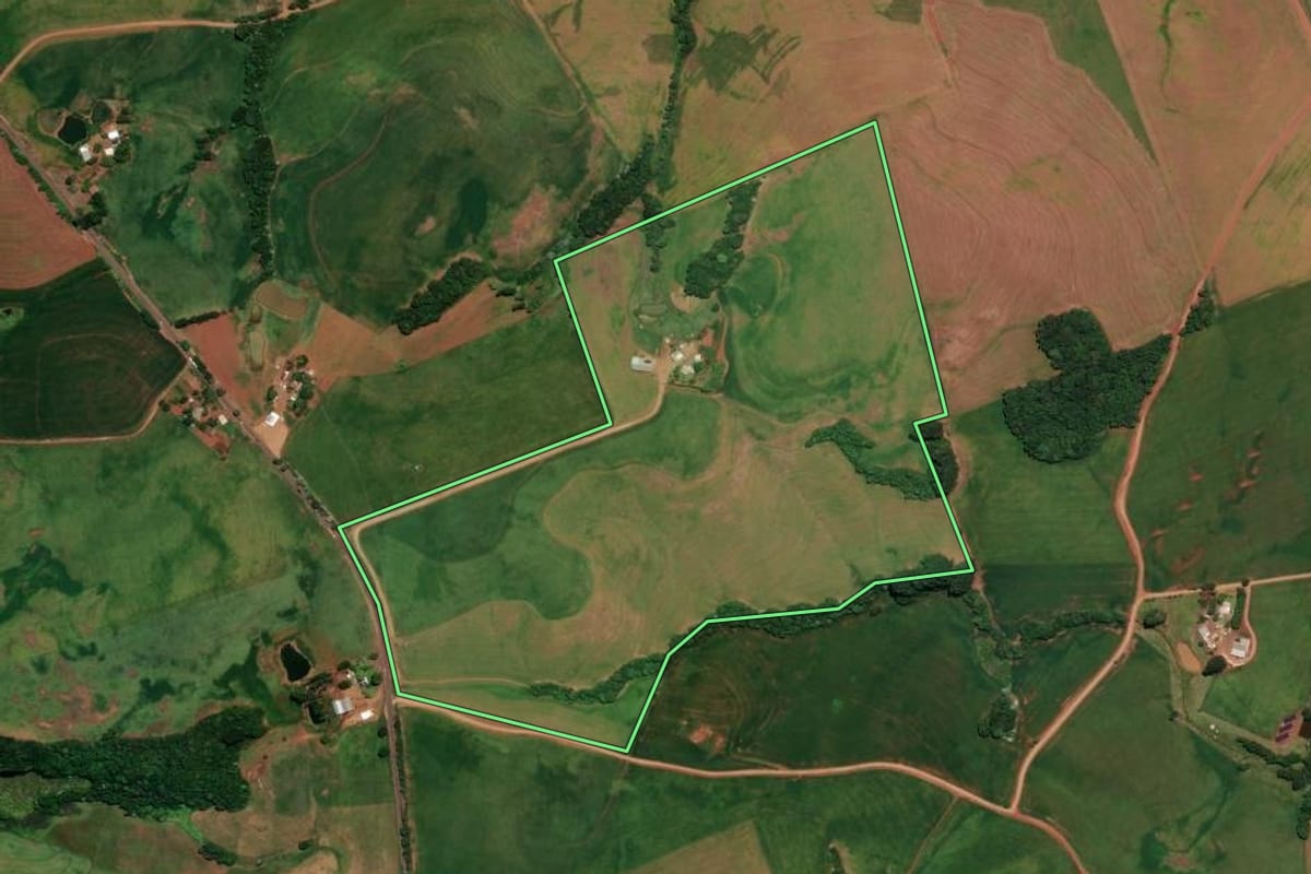 Imagem de satélite do imóvel rural em Ronda Alta (RS), com o contorno declarado no CAR desenhado por cima.