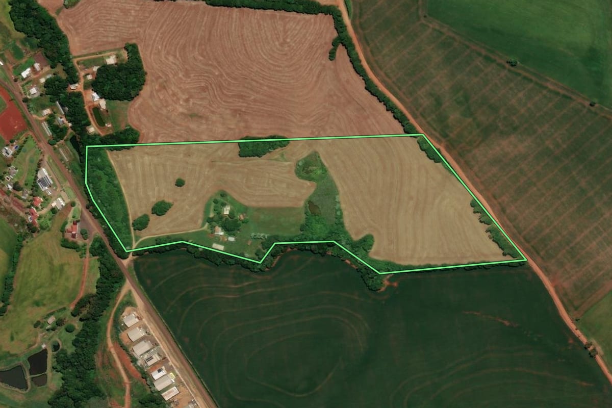 Imagem de satélite do imóvel rural em Ronda Alta (RS), com o contorno declarado no CAR desenhado por cima.