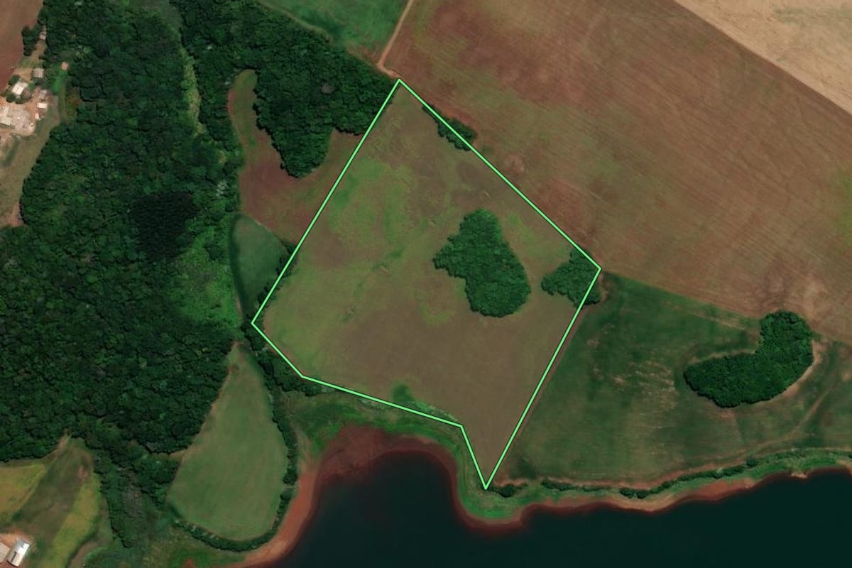 Imagem de satélite do imóvel rural em Ronda Alta (RS), com o contorno declarado no CAR desenhado por cima.