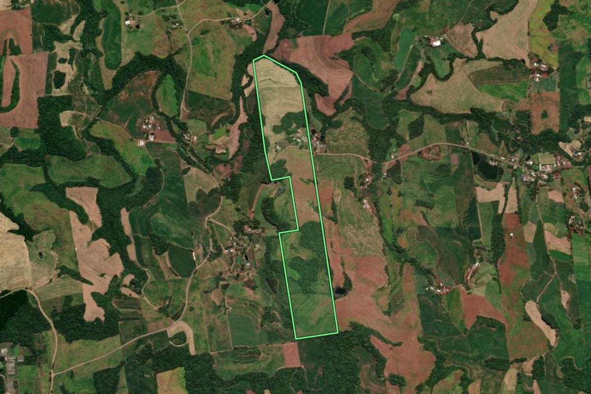 Imagem de satélite do imóvel rural em Rondinha (RS), com o contorno declarado no CAR desenhado por cima.