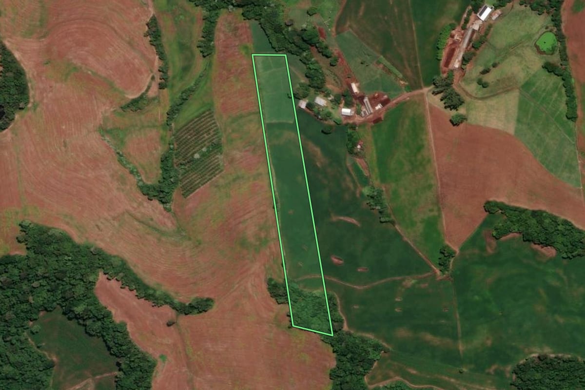 Imagem de satélite do imóvel rural em Rondinha (RS), com o contorno declarado no CAR desenhado por cima.