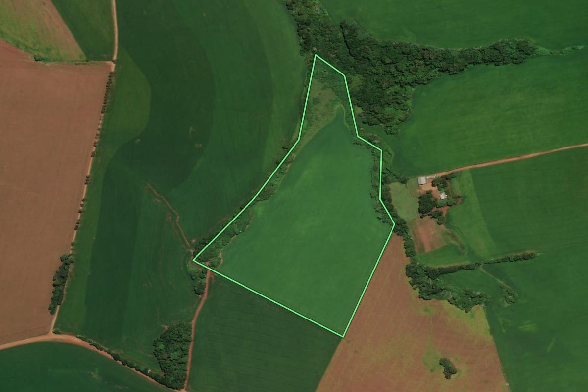 Imagem de satélite do imóvel rural em Rondinha (RS), com o contorno declarado no CAR desenhado por cima.
