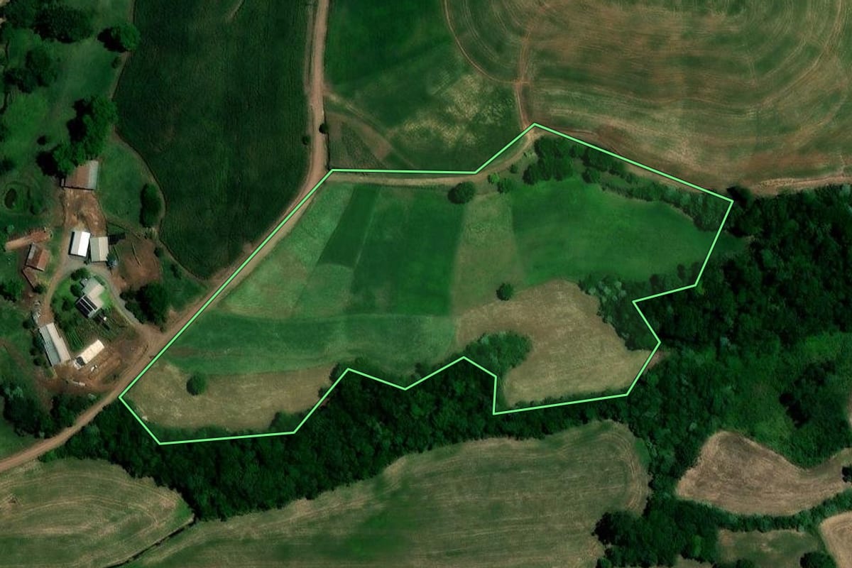 Imagem de satélite do imóvel rural em Rondinha (RS), com o contorno declarado no CAR desenhado por cima.