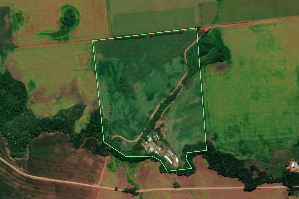 Imagem de satélite do imóvel rural em Rondinha (RS), com o contorno declarado no CAR desenhado por cima.