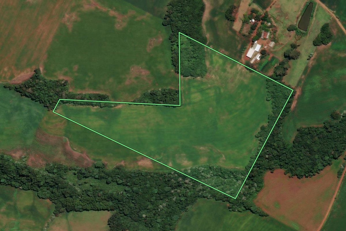 Imagem de satélite do imóvel rural em Rondinha (RS), com o contorno declarado no CAR desenhado por cima.