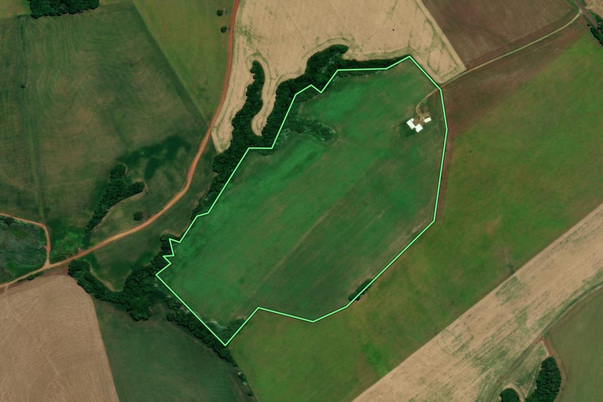Imagem de satélite do imóvel rural em Rondinha (RS), com o contorno declarado no CAR desenhado por cima.