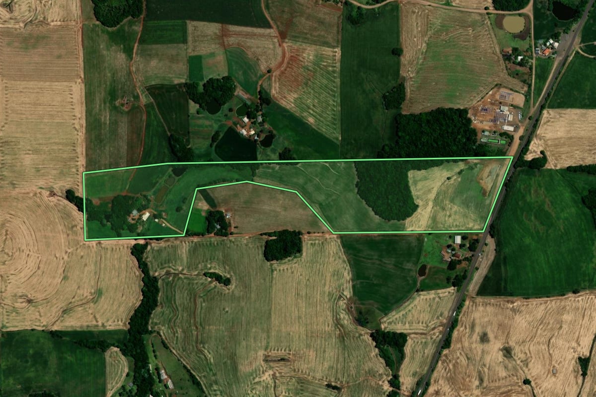 Imagem de satélite do imóvel rural em Rondinha (RS), com o contorno declarado no CAR desenhado por cima.