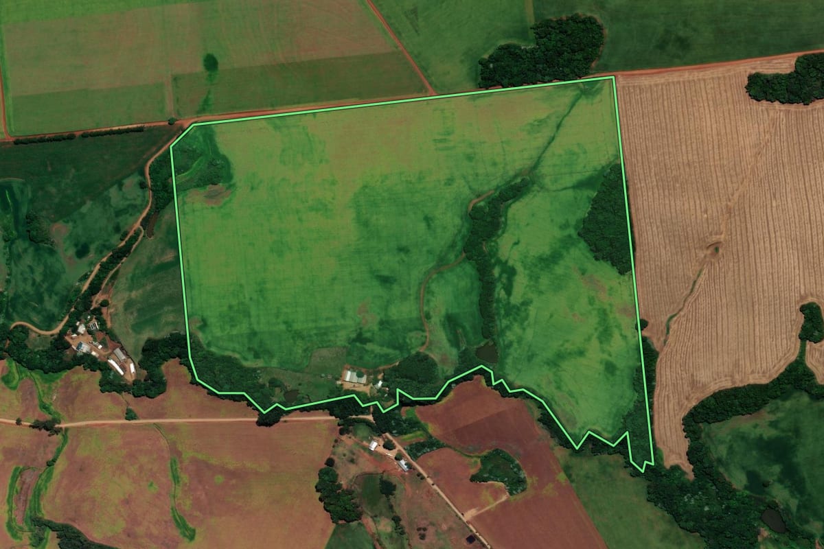 Imagem de satélite do imóvel rural em Rondinha (RS), com o contorno declarado no CAR desenhado por cima.