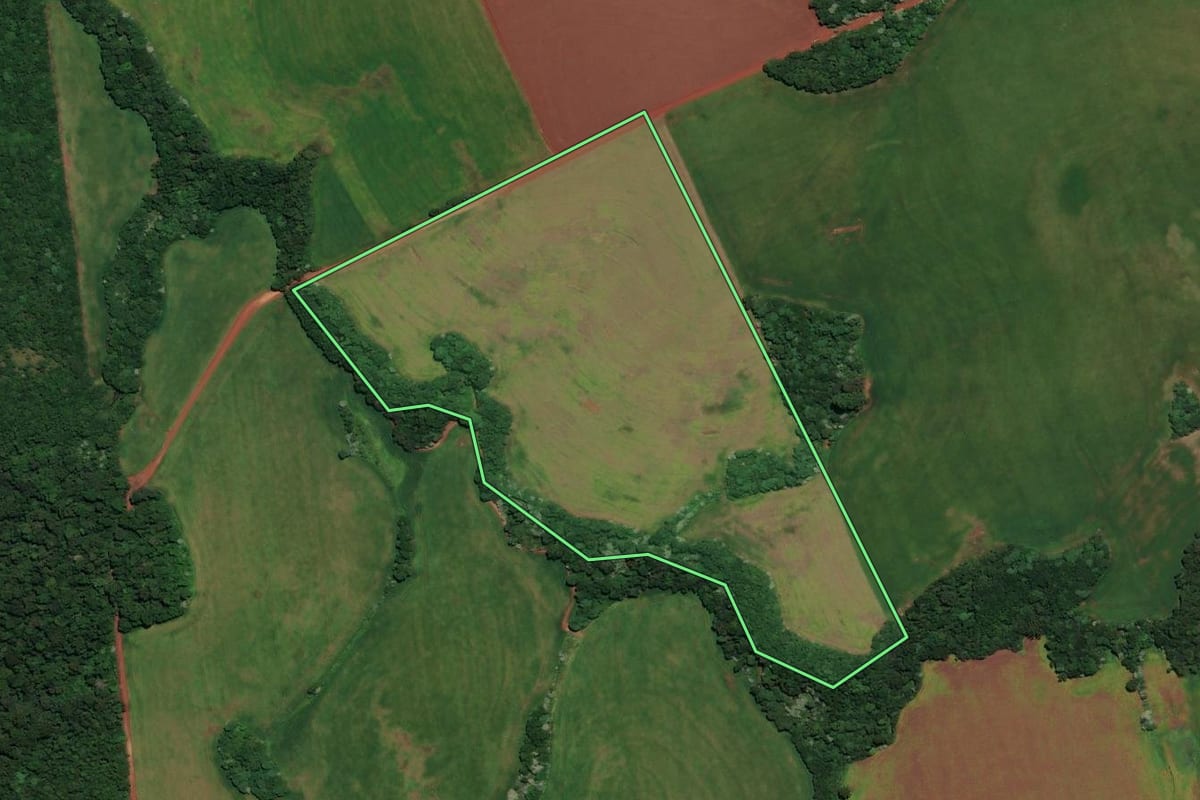 Imagem de satélite do imóvel rural em Rondinha (RS), com o contorno declarado no CAR desenhado por cima.