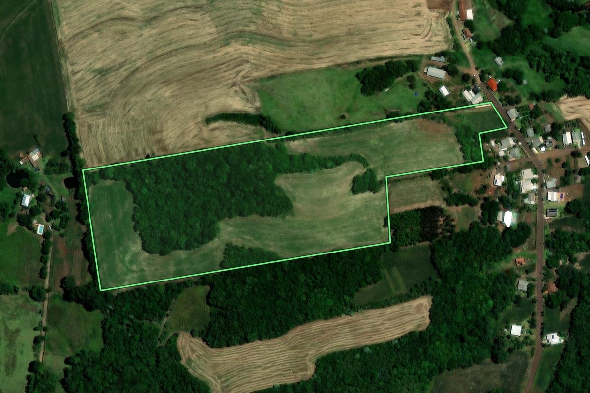 Imagem de satélite do imóvel rural em Rondinha (RS), com o contorno declarado no CAR desenhado por cima.