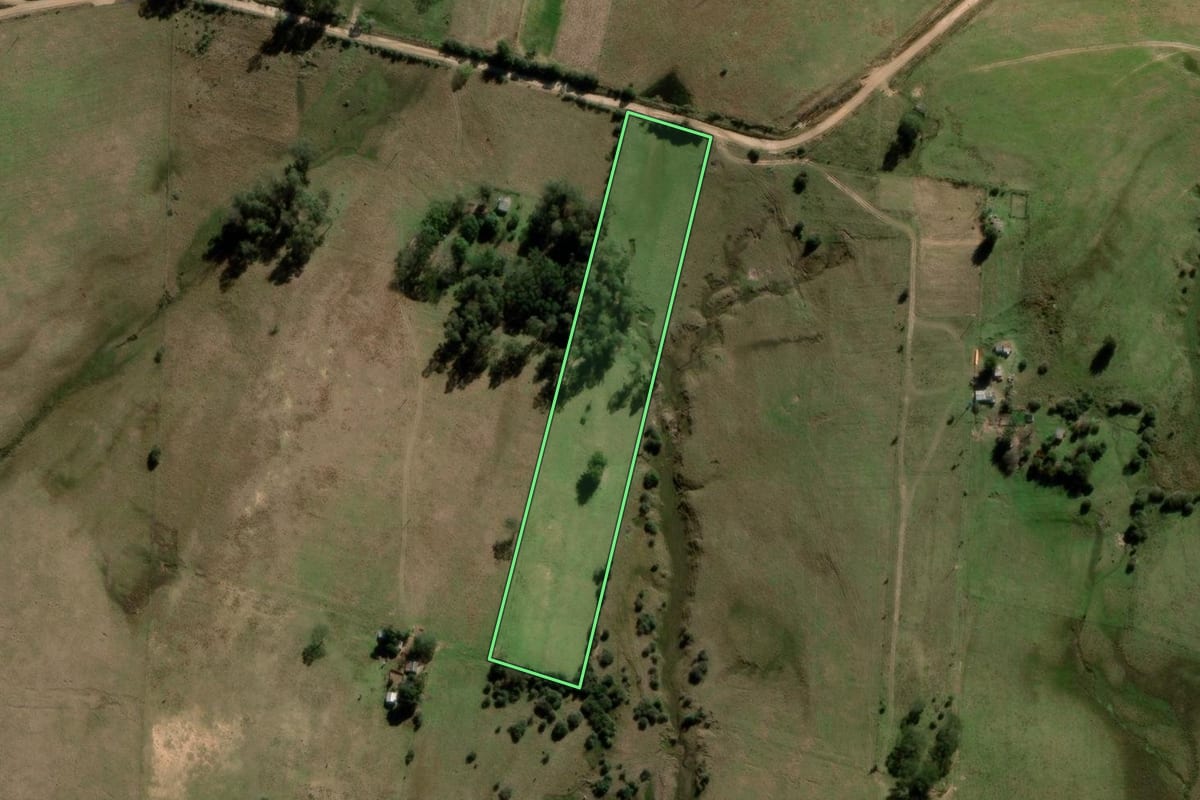 Imagem de satélite do imóvel rural em Rosário do Sul (RS), com o contorno declarado no CAR desenhado por cima.
