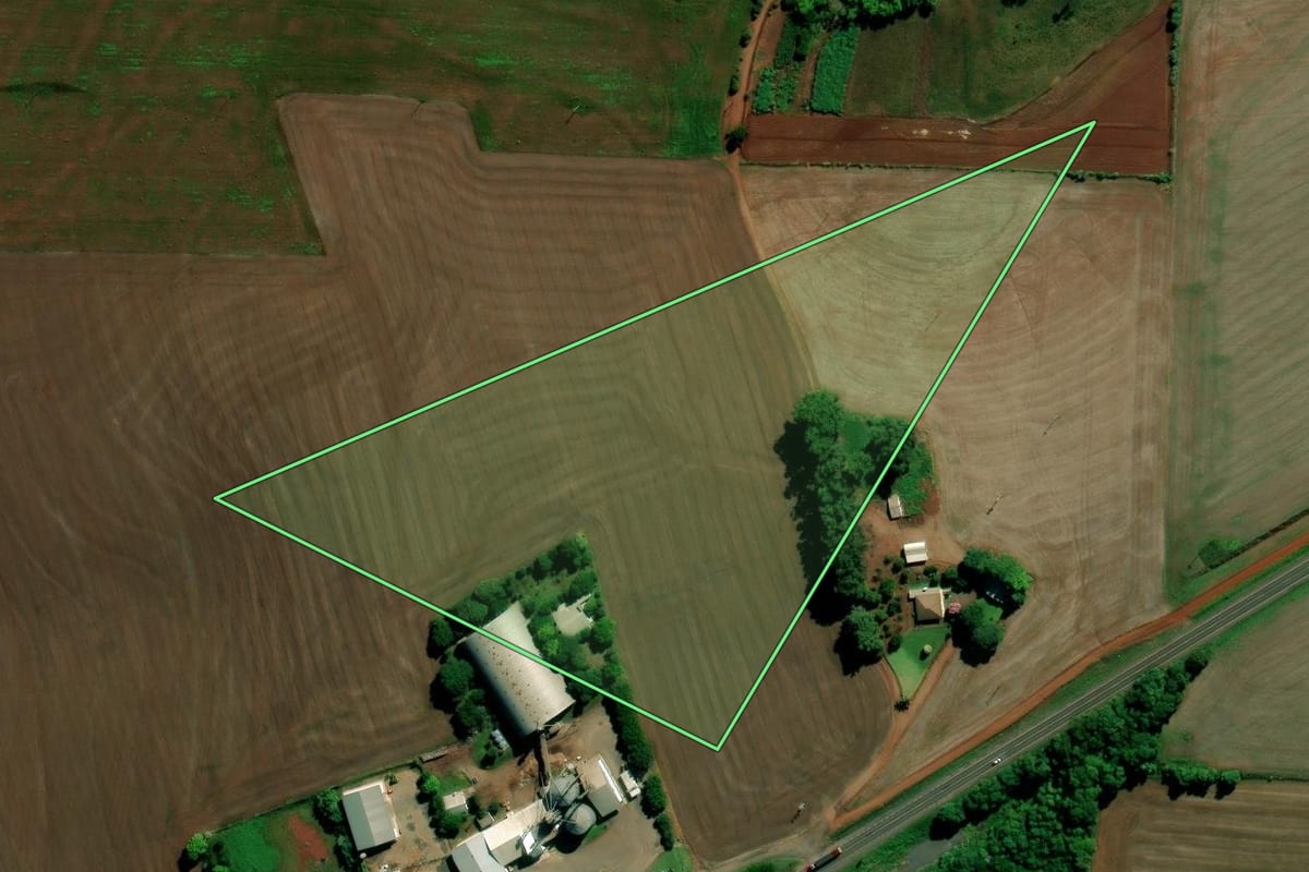 Imagem de satélite do imóvel rural em Saldanha Marinho (RS), com o contorno declarado no CAR desenhado por cima.